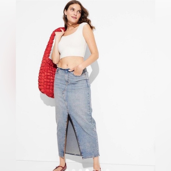 NWT Wild Fable Mid Low Rise Light Blue Slip On Denim Raw Hem Skirt Size 4R - Picture 1 of 13